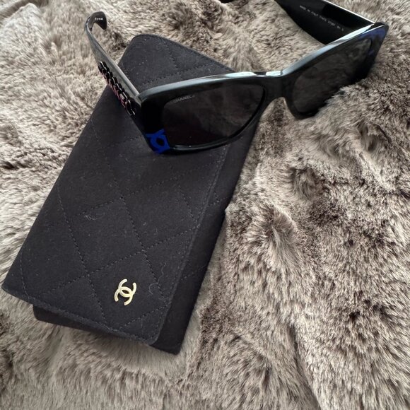 Chanel Vintage black, blue and pink sunglasses with original case - Picture 11 of 12